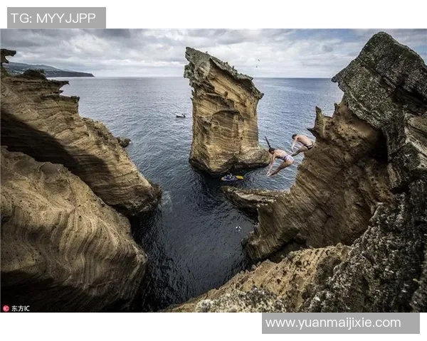 挑战极限的水上艺术真人跳水展现勇气与美感的完美结合 挑战极限的水上艺术真人跳水展现勇气与美感的完美结合