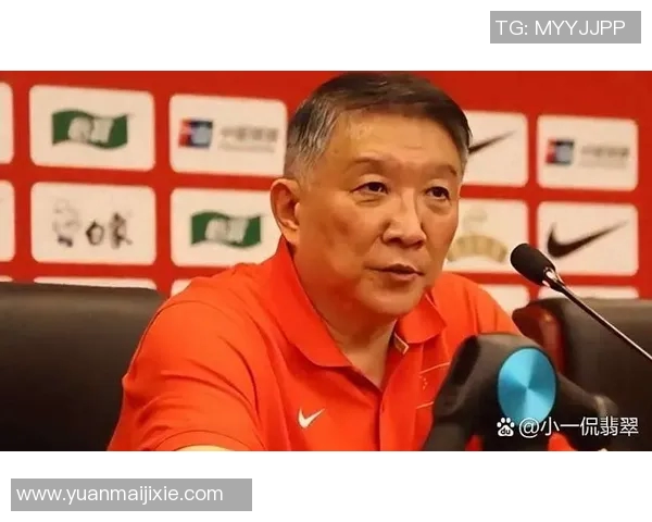 宫鲁鸣坚持女篮自然风采李梦积极遵守新规展现集训纪律之严明